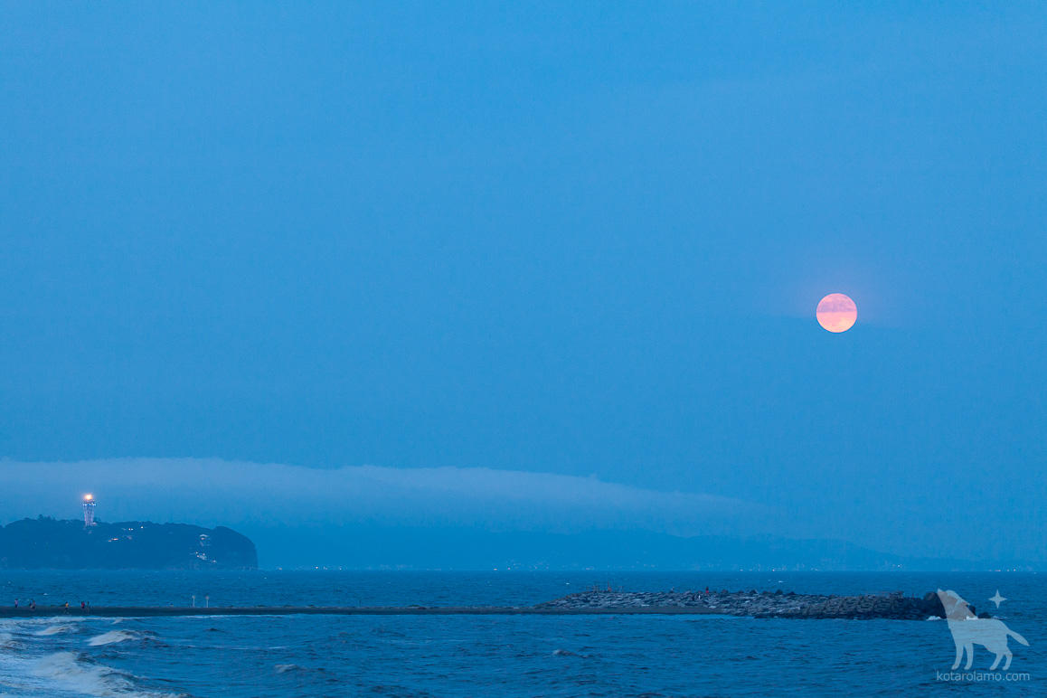 江ノ島と月の出