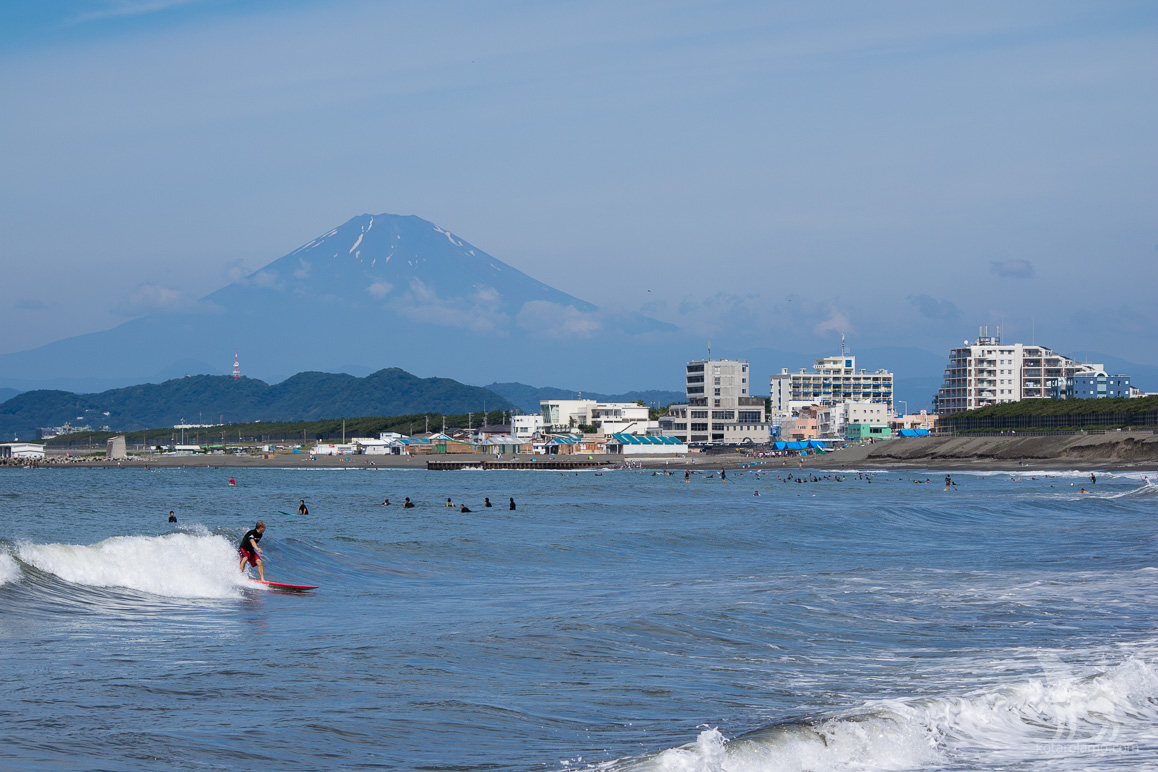 サーファーと富士山