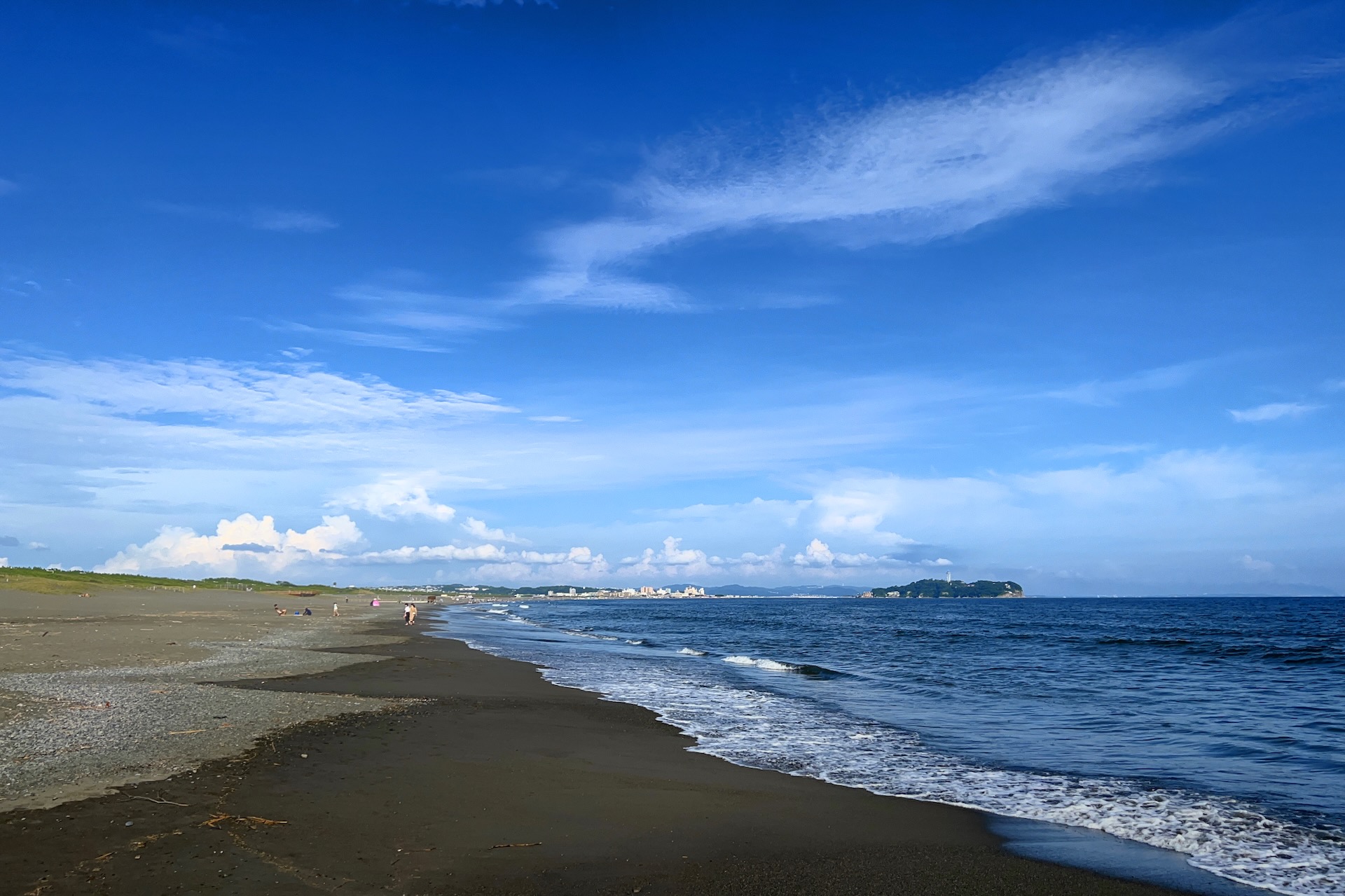 夏の海と空、江ノ島
