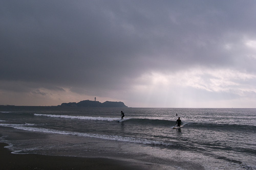 曇り空と江ノ島