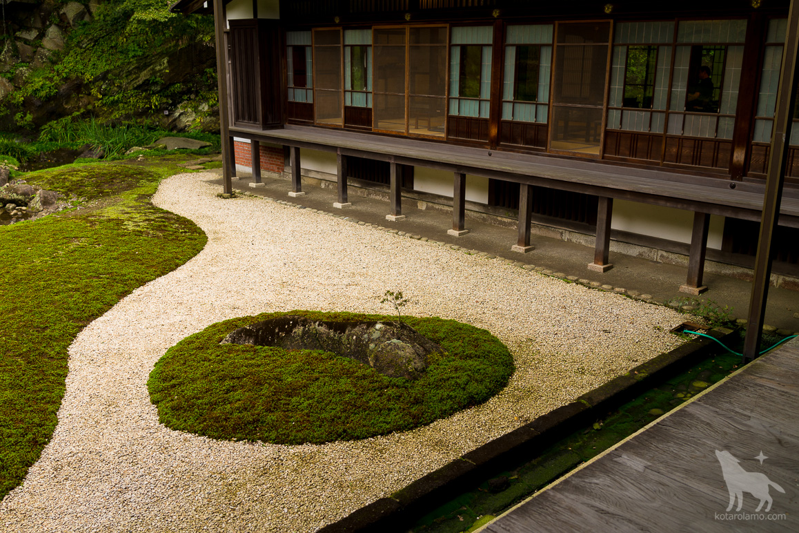 円覚寺の方丈から眺めた庭園。